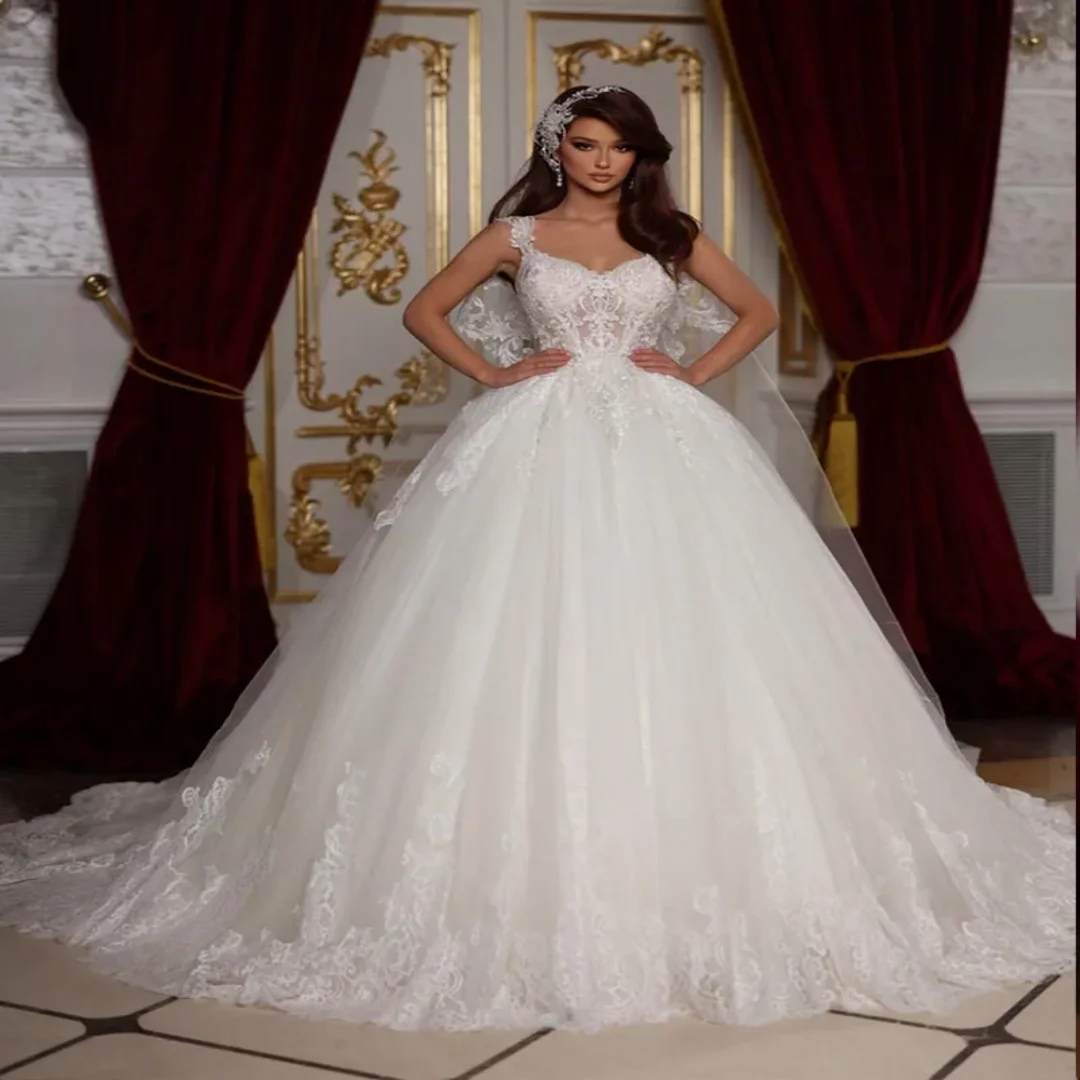 Customized Exquisite Ball Gown Lace A Line Wedding Party Dresses Sleeveless Beaded Stunning Bridal Gown with Chapel Train
Customized Exquisite Ball Gown Lace A Line Wedding Party Dresses Sleeveless Beaded Stunning Bridal Gown with Chapel Train