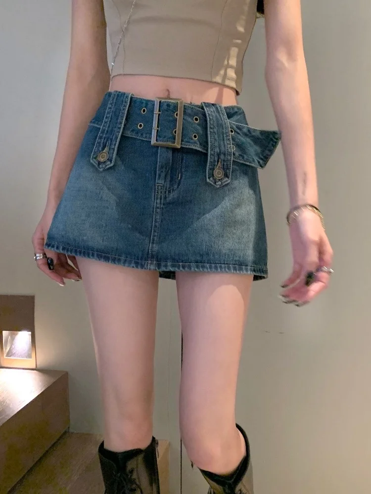 Джинсовая юбка А-силуэта с высокой талией для женщин, короткая, приталенная, в корейском стиле, для повседневной носки, с карманами
Джинсовая юбка А-силуэта с высокой талией для женщин, короткая, приталенная, в корейском стиле, для повседневной носки, с карманами