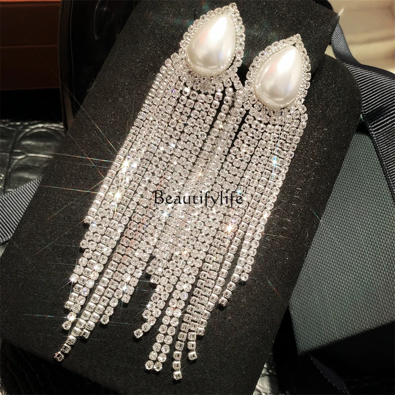 Super flash luxury long fringed pearl earrings zircon full diamond banquet dress earrings
Super flash luxury long fringed pearl earrings zircon full diamond banquet dress earrings