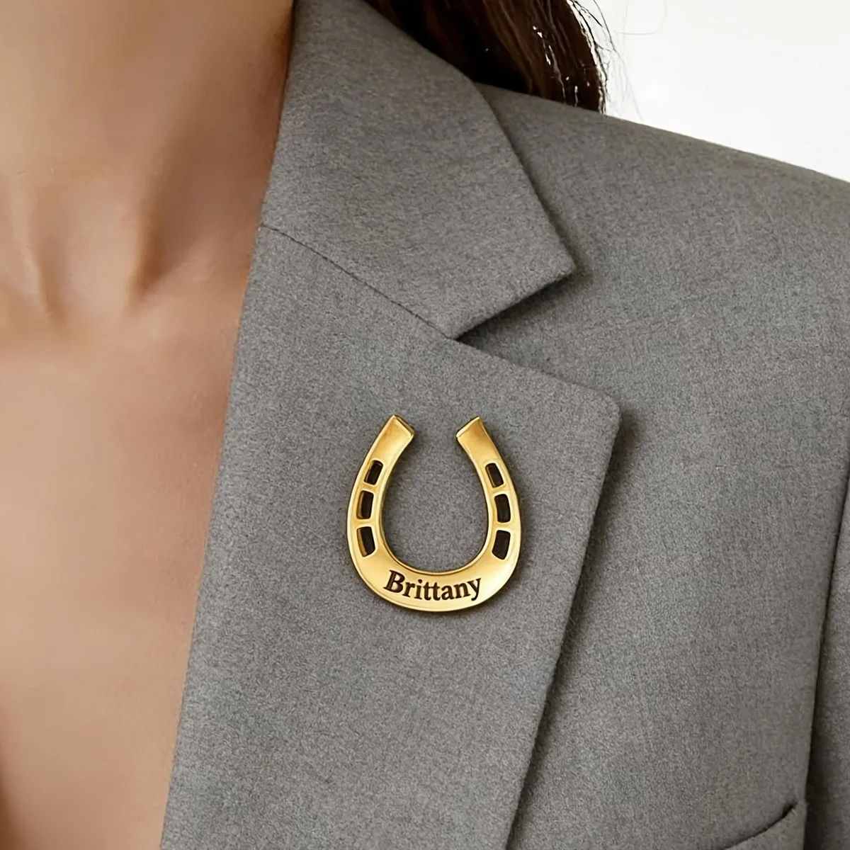 Personalized Engraved Name for Men Women Horseshoe Brooch Stainless Steel Lapel Pin Lucky Symbol Badge Jewelry Gifts
Personalized Engraved Name for Men Women Horseshoe Brooch Stainless Steel Lapel Pin Lucky Symbol Badge Jewelry Gifts