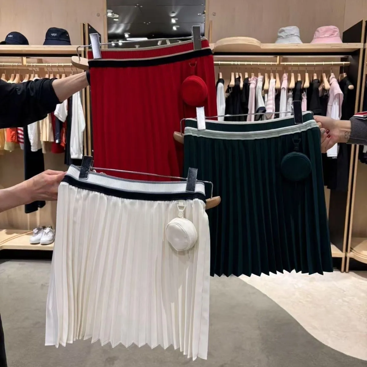 New Arrival: High-Quality Women's Golf Pleated Skirt with Waist Pouch—Modest, Flattering, and Perfect for Outdoor Activities
New Arrival: High-Quality Women's Golf Pleated Skirt with Waist Pouch—Modest, Flattering, and Perfect for Outdoor Activities