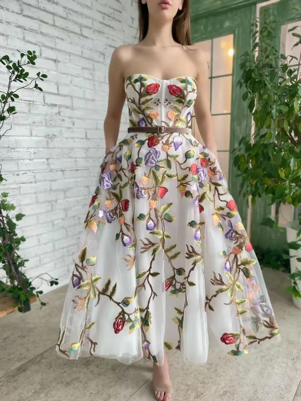 Sexy Mid-Length Floral Slit Strapl Dr for Women Stage Performance Costume Bridesmaid Gown Polyester Fabric Alluring Design
Sexy Mid-Length Floral Slit Strapl Dr for Women Stage Performance Costume Bridesmaid Gown Polyester Fabric Alluring Design