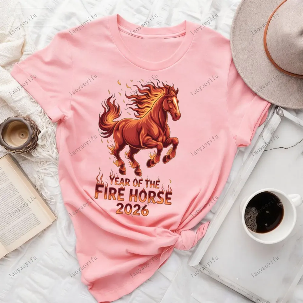 Рубашка Year of The Fire Horse 2026, футболка со знаком зодиака, китайский Новый год, модные футболки унисекс с рисунком лошади, женская одежда больших размеров
Рубашка Year of The Fire Horse 2026, футболка со знаком зодиака, китайский Новый год, модные футболки унисекс с рисунком лошади, женская одежда больших размеров