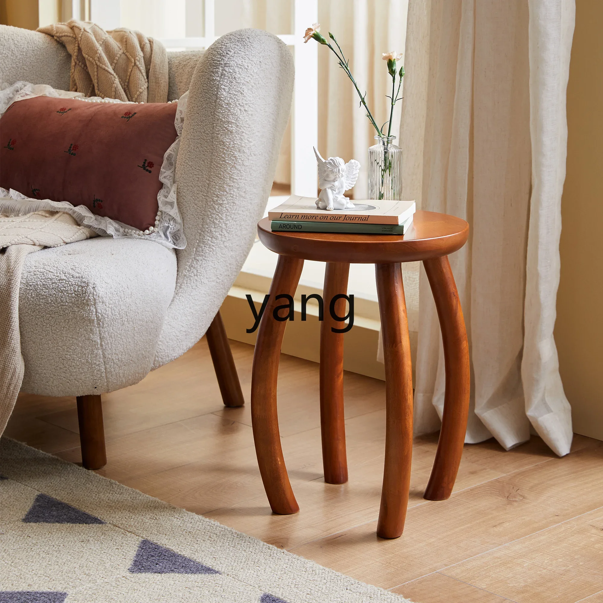 LMMbedside small round table, living room corner few solid wood stools, makeup stool, retro shoe changing stool
LMMbedside small round table, living room corner few solid wood stools, makeup stool, retro shoe changing stool