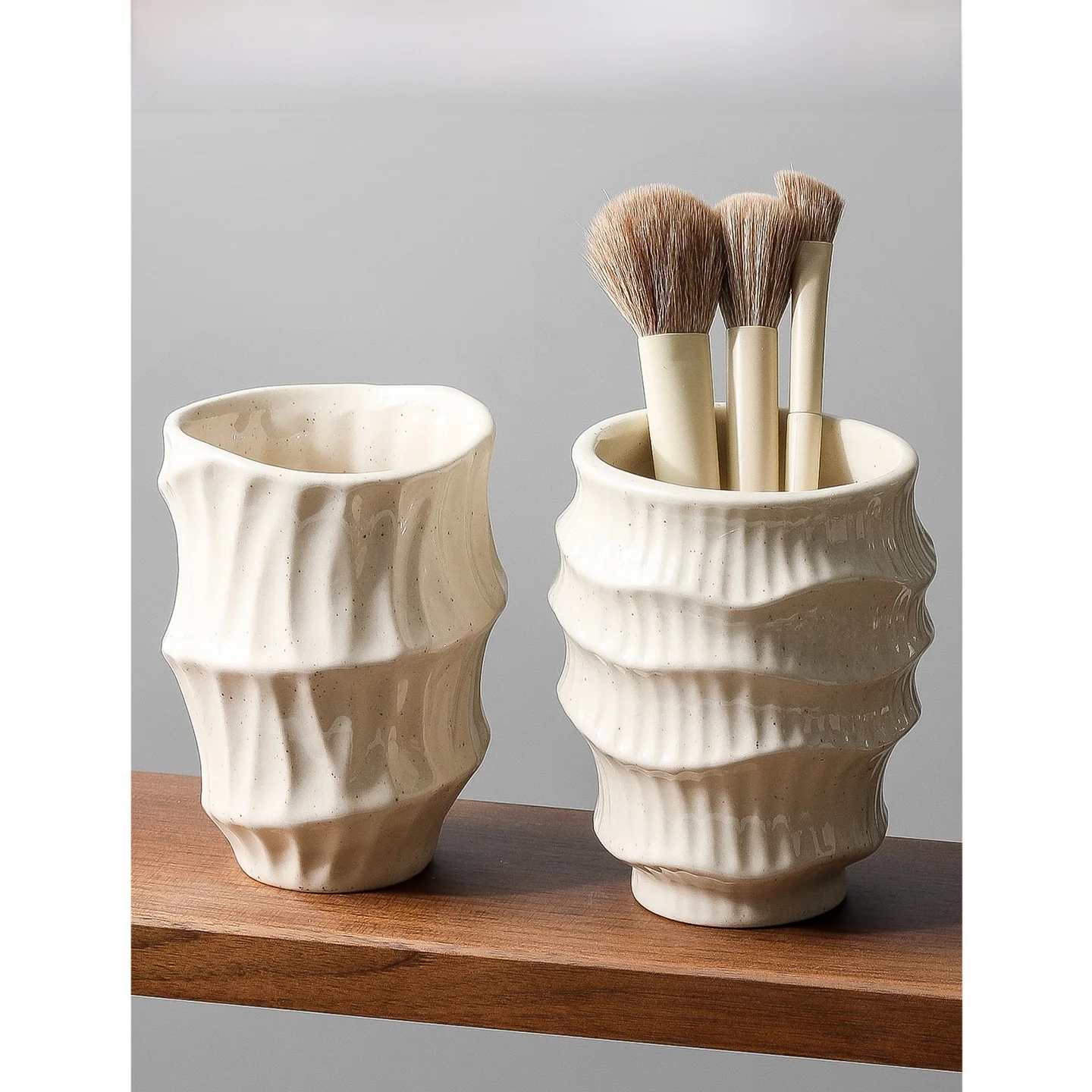 Elegant Ceramic Desktop Organizer Box Luxury Storage for Makeup Brushes Remote Controllers Pens Stationery Miscellaneous Items
Elegant Ceramic Desktop Organizer Box Luxury Storage for Makeup Brushes Remote Controllers Pens Stationery Miscellaneous Items