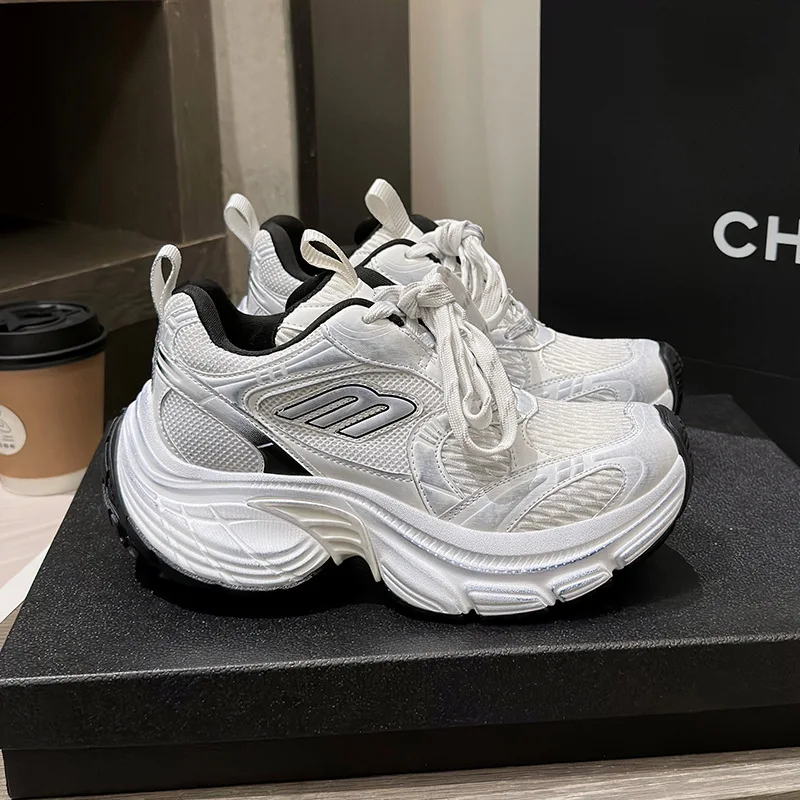 Женские кроссовки на толстой подошве со шнуровкой, новинка весны 202, повседневная спортивная обувь с круглым носком и сетчатым верхом для пары, увеличивающая рост
Женские кроссовки на толстой подошве со шнуровкой, новинка весны 202, повседневная спортивная обувь с круглым носком и сетчатым верхом для пары, увеличивающая рост