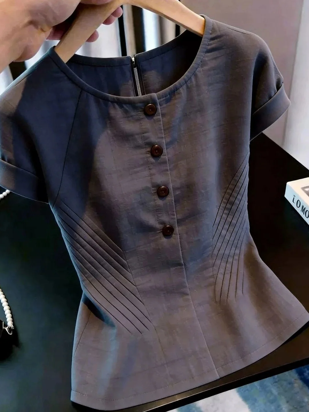 Elegant Casual Slim Fit Short Sleeve Shirt Half Open Collar Design Commute Fashionable Top for Young Women in Summer
Elegant Casual Slim Fit Short Sleeve Shirt Half Open Collar Design Commute Fashionable Top for Young Women in Summer