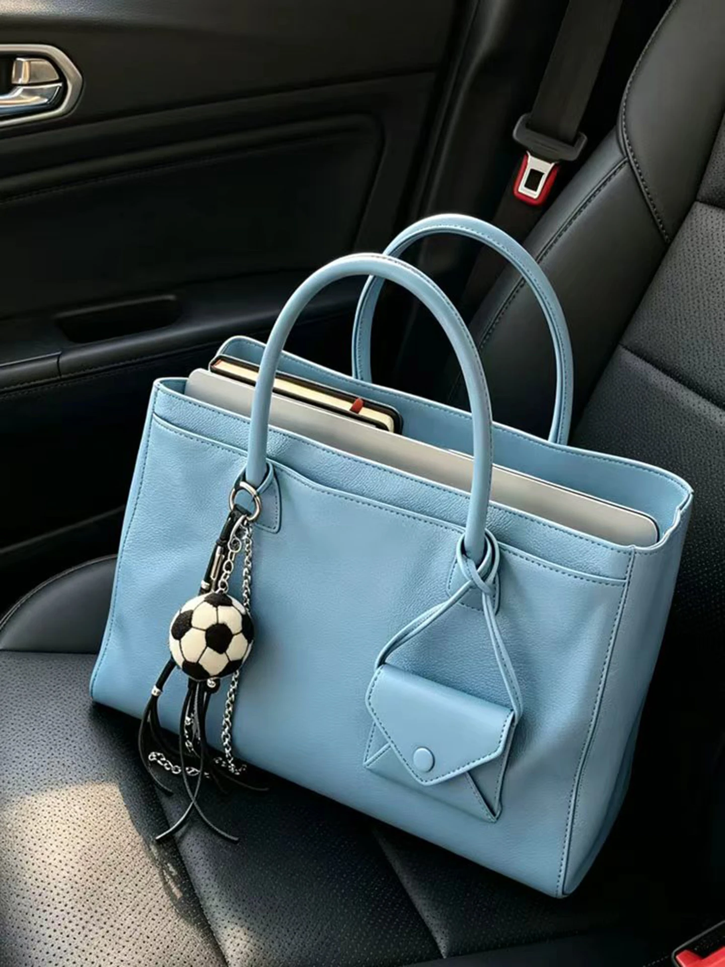 Blue Large Capacity Tote Bag Women's 2026 New Luxury Minimalist High-End Sensation Single Shoulder Handbag Commuter Briefcase
Blue Large Capacity Tote Bag Women's 2026 New Luxury Minimalist High-End Sensation Single Shoulder Handbag Commuter Briefcase