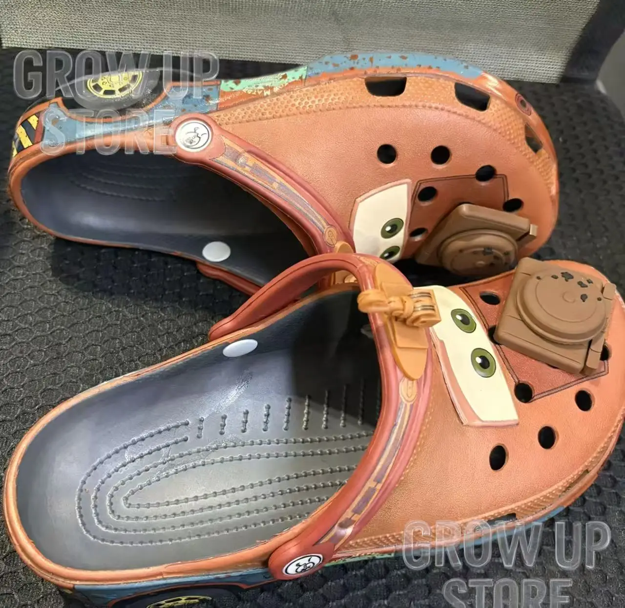 Тапочки для взрослых с героями мультфильмов, обувь для автомобилей, уличные сандалии, милая фигурка, аниме, обувь с изображением прицепа, пещерная обувь, сандалии, обувь из Евы, подарок
Тапочки для взрослых с героями мультфильмов, обувь для автомобилей, уличные сандалии, милая фигурка, аниме, обувь с изображением прицепа, пещерная обувь, сандалии, обувь из Евы, подарок