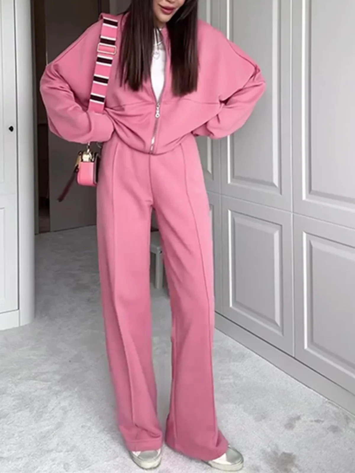 Faionable round Ne Sweatirt Jaet And Casual Straight Leg Pants Women's 2-Piece Set Comfortable Streetwear for Autumn
Faionable round Ne Sweatirt Jaet And Casual Straight Leg Pants Women's 2-Piece Set Comfortable Streetwear for Autumn