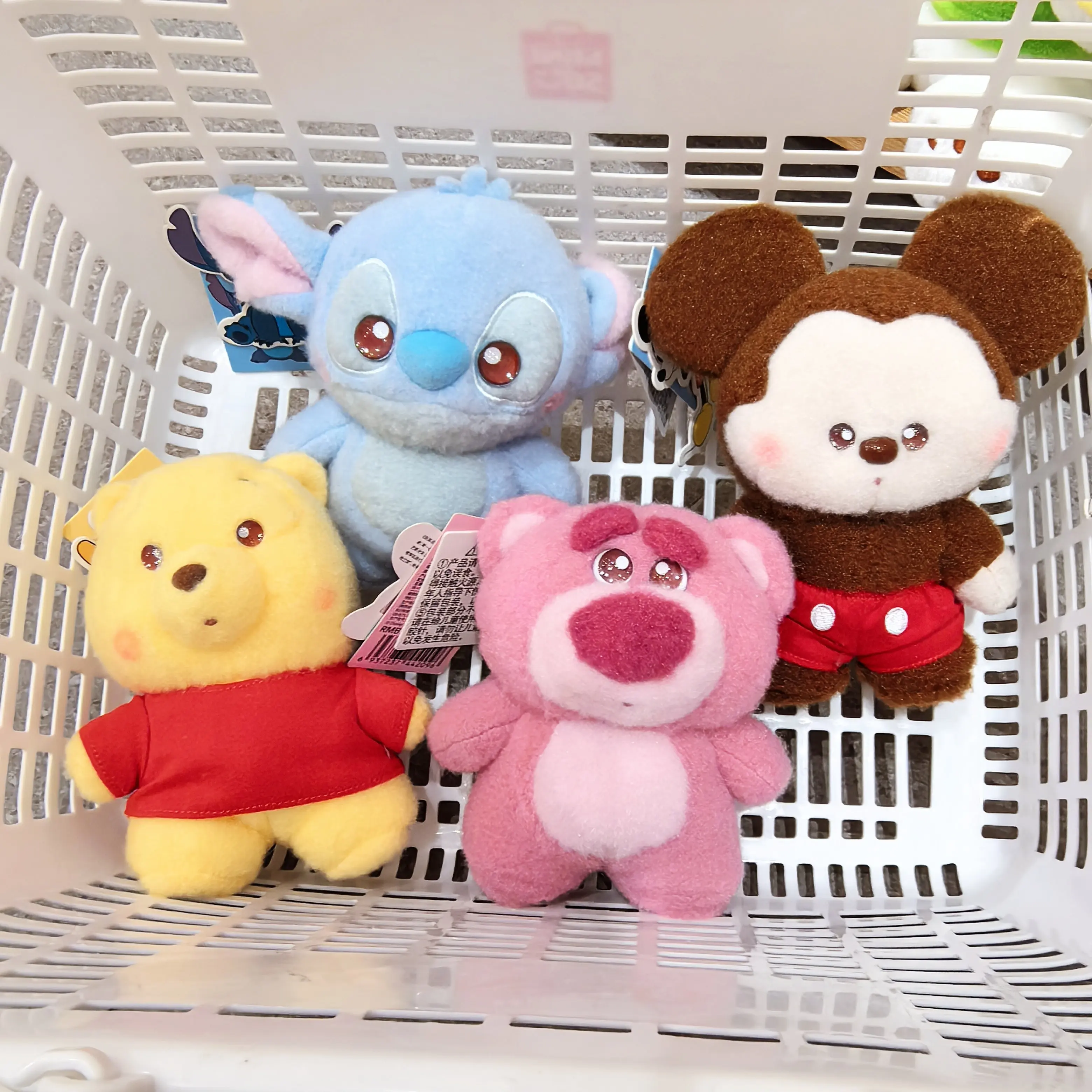 Disney Mini Fuzzy Friends Series Plush Toys Winnie Stitch Strawberry Bear Mickey Cute Cartoon Keychains and Desktop Decorations
Disney Mini Fuzzy Friends Series Plush Toys Winnie Stitch Strawberry Bear Mickey Cute Cartoon Keychains and Desktop Decorations
