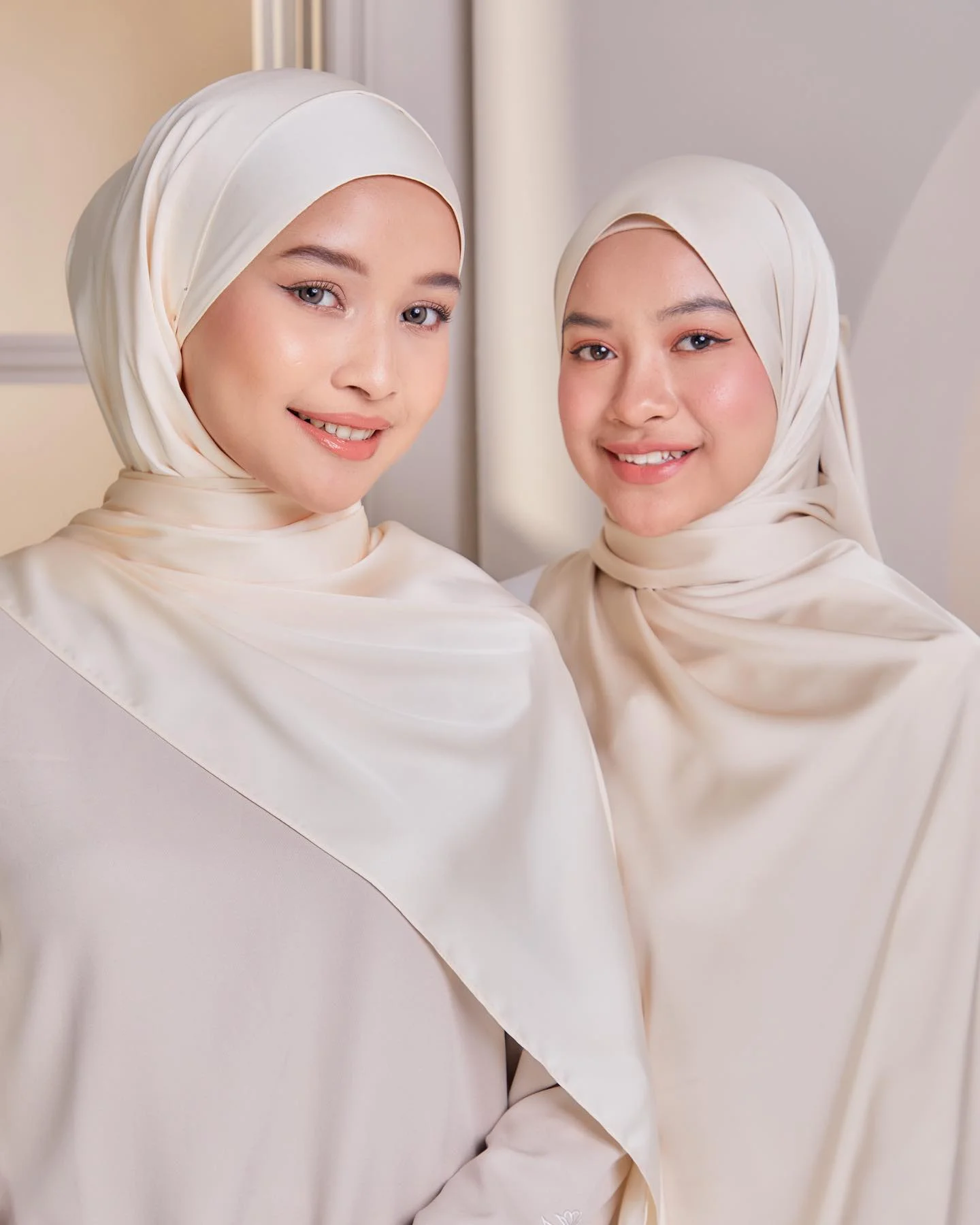 High Quality Satin Silk Hijab Muslim Women Headscarf Luxury Soft Plain Shawl Islamic Turban Femme Ramadan
High Quality Satin Silk Hijab Muslim Women Headscarf Luxury Soft Plain Shawl Islamic Turban Femme Ramadan