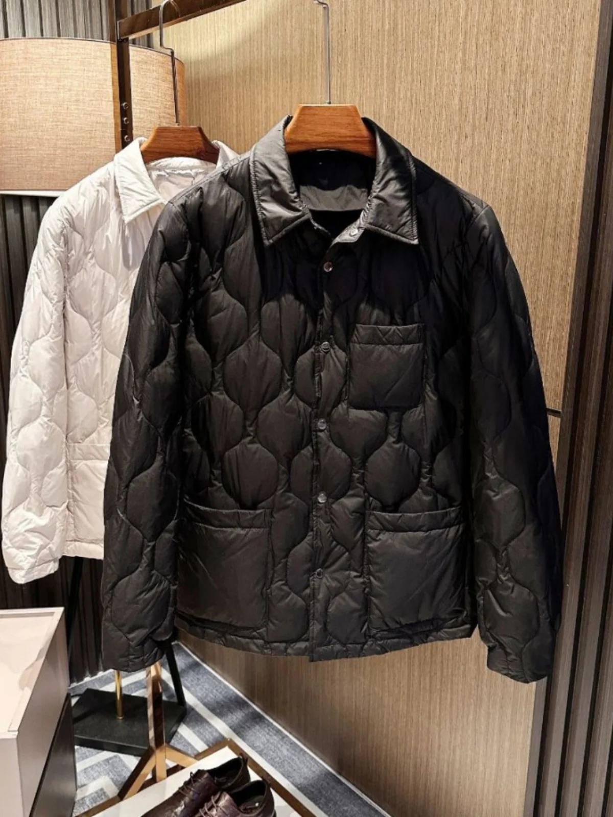 Ele High-Quali Men's down Jaet Lightweight Warm Pure Color Collarl Faionable Urban Sle White Goose down
Ele High-Quali Men's down Jaet Lightweight Warm Pure Color Collarl Faionable Urban Sle White Goose down