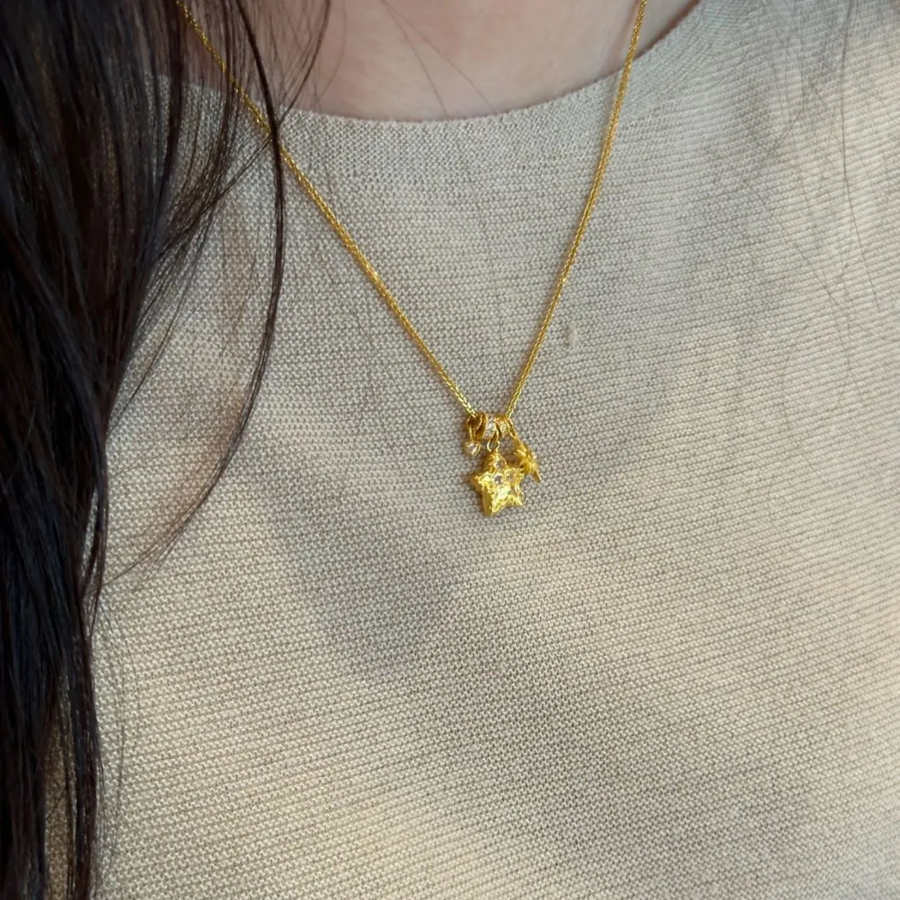 Medieval Gold Hammer Lava Star Necklace Women's Light Luxury Quadrangram Running Ring Clavicle Chain
Medieval Gold Hammer Lava Star Necklace Women's Light Luxury Quadrangram Running Ring Clavicle Chain