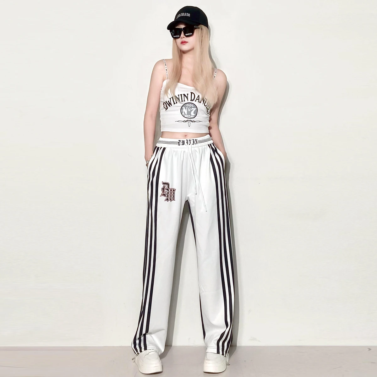 American Sle Women's Summer Pants Loose Wide Leg Thin Cotton Trousers High Waist Straight Cut Breathable Comfortable Casual
American Sle Women's Summer Pants Loose Wide Leg Thin Cotton Trousers High Waist Straight Cut Breathable Comfortable Casual