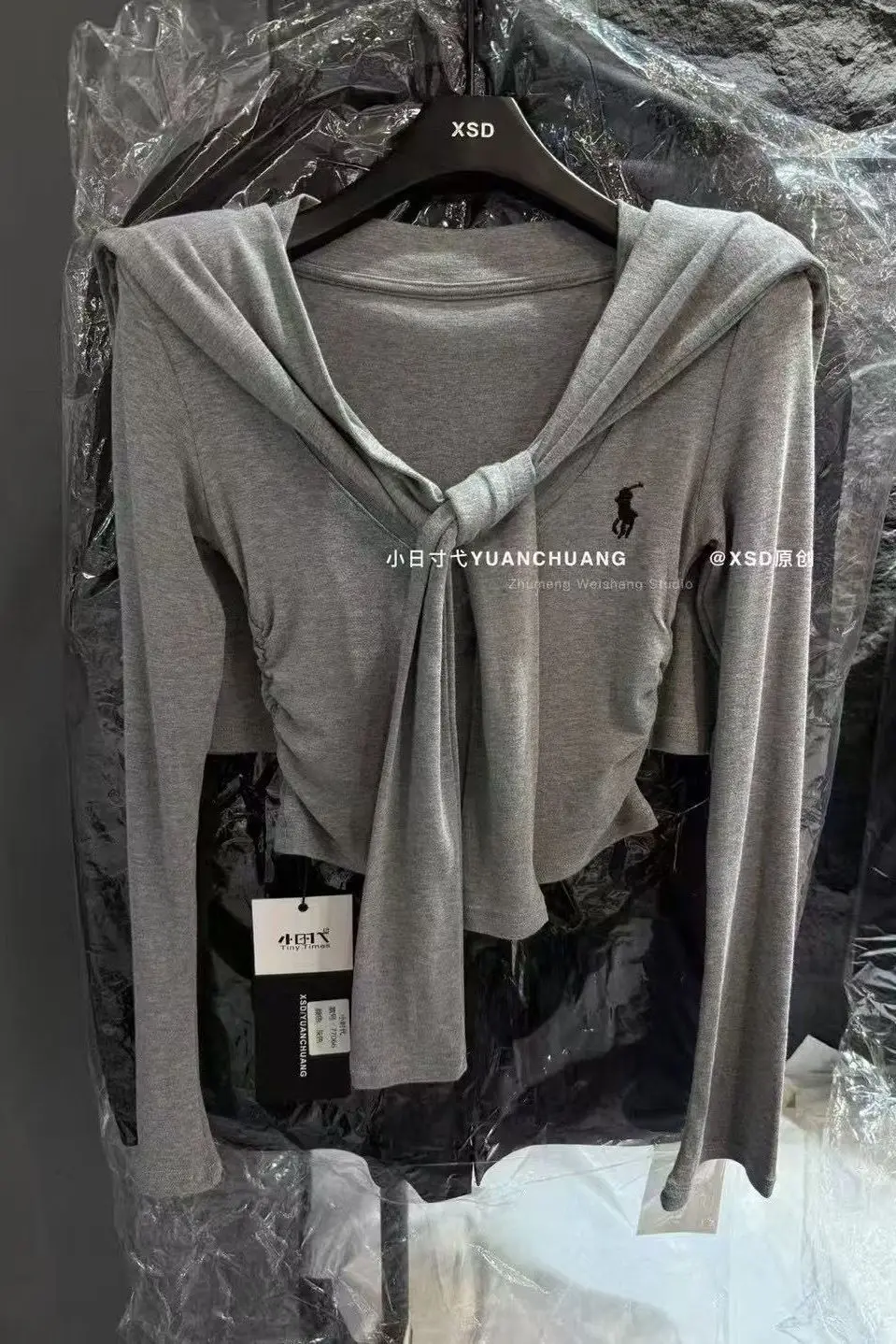 SY'sYouthfully V Neck Slim T Shirts Women with Scarf 2025 Autumn Korean Style Side Folds Top Hot Sweet Tight Long Sleeve T Shirt
SY'sYouthfully V Neck Slim T Shirts Women with Scarf 2025 Autumn Korean Style Side Folds Top Hot Sweet Tight Long Sleeve T Shirt