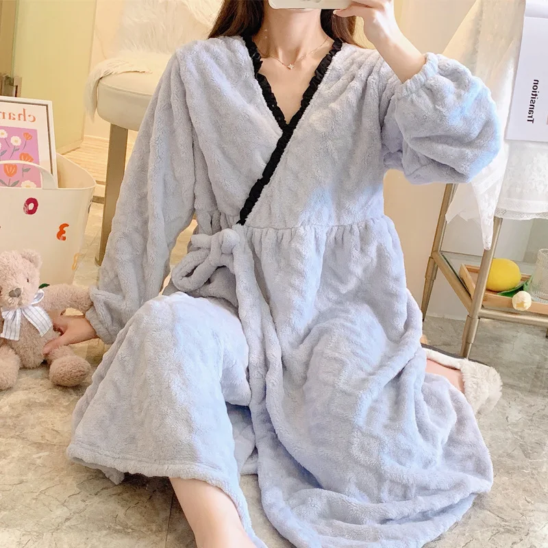 Winter New Women's Nightgown Long Hair Cut Fleece Cardigan Princess Style Nightwear Mid Length Thickened With Plush Home Wear
Winter New Women's Nightgown Long Hair Cut Fleece Cardigan Princess Style Nightwear Mid Length Thickened With Plush Home Wear