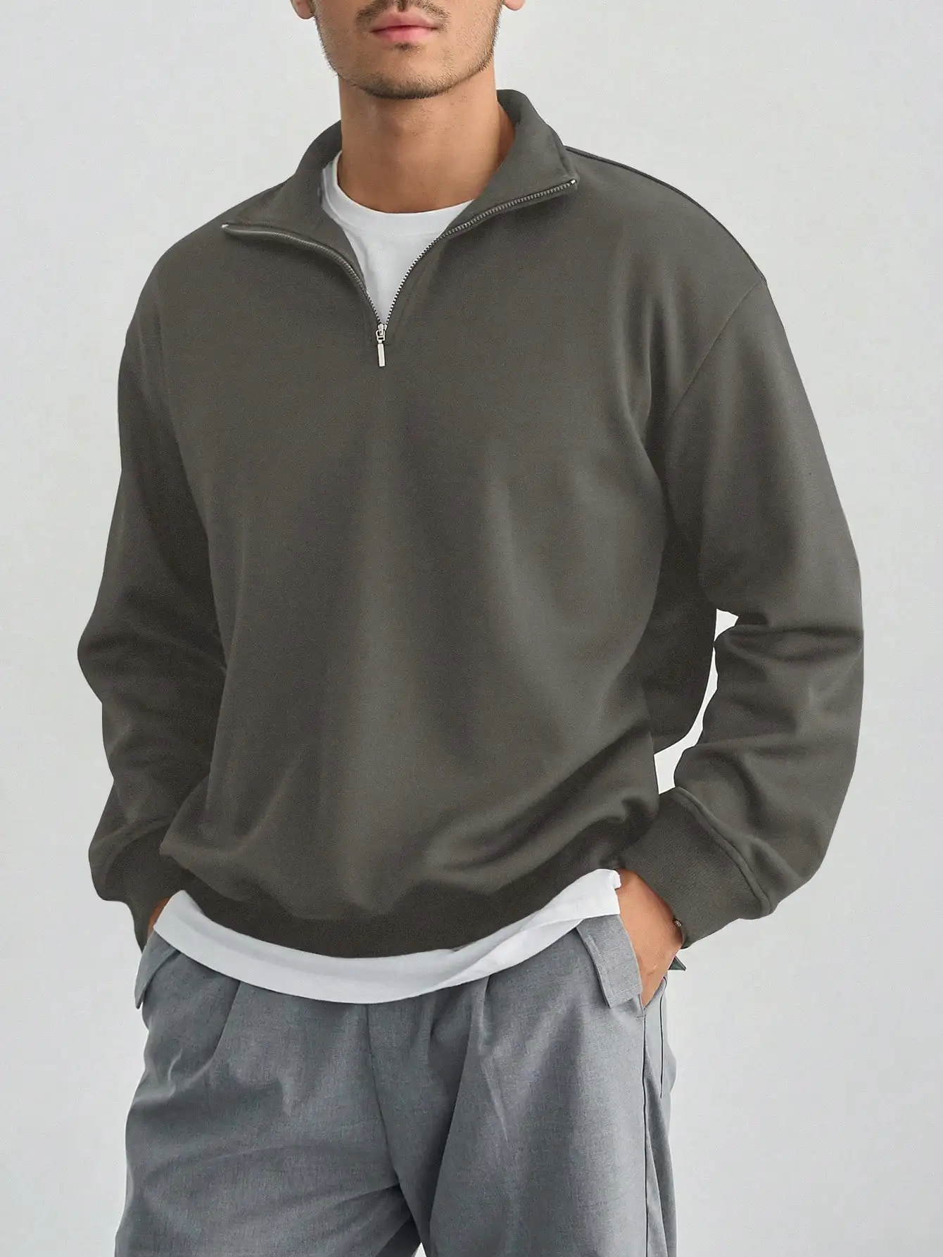 Мужской однотонный свитер с воротником на молнии до середины груди и длинными рукавами, повседневный крой для осеннего ежедневного ношения
Мужской однотонный свитер с воротником на молнии до середины груди и длинными рукавами, повседневный крой для осеннего ежедневного ношения