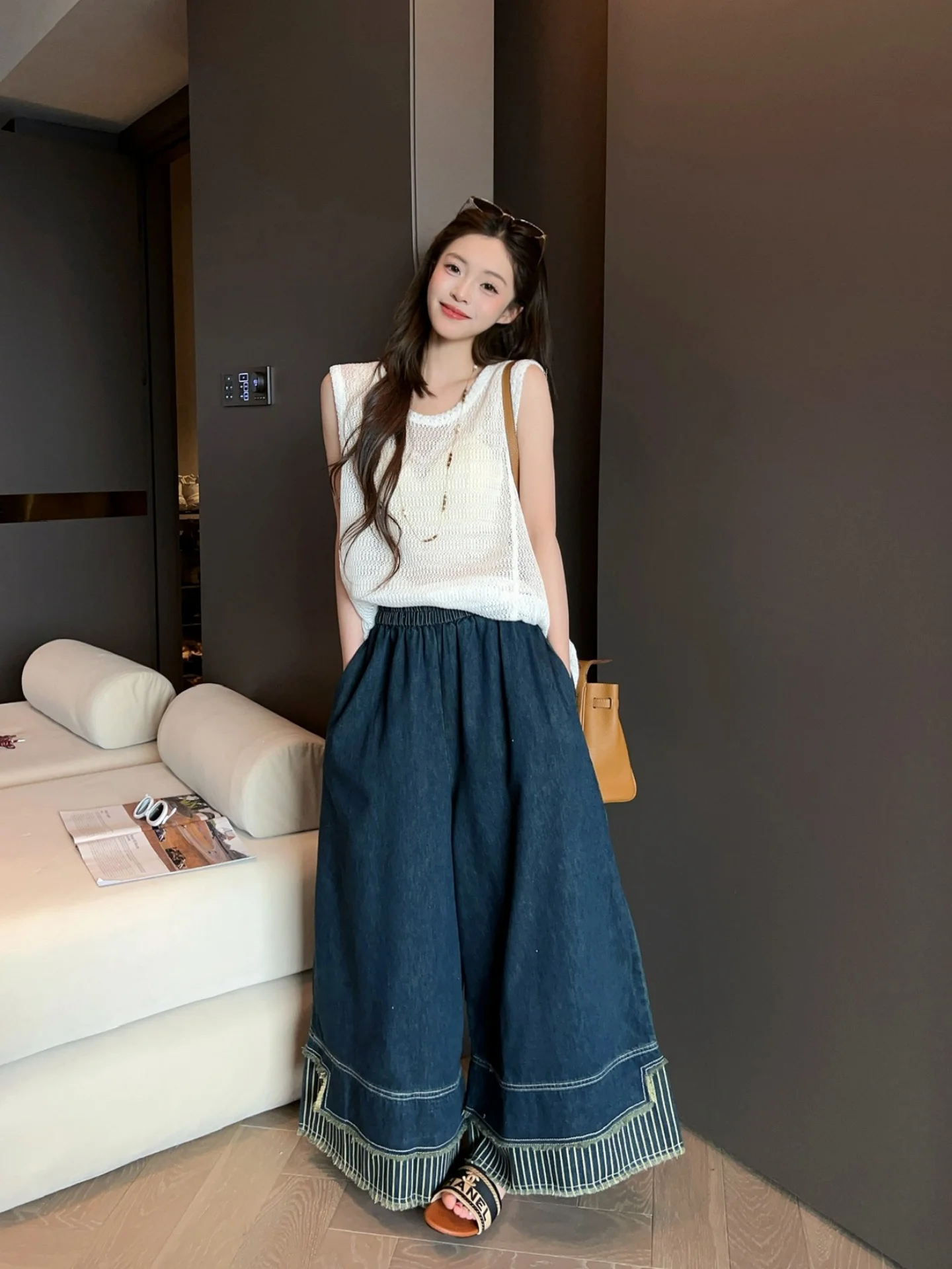 Retro Casual Loose Women's Jeans Wide Leg Pants Spring 2026 New Style Versatile Loose Fit Natural Waist Jeans
Retro Casual Loose Women's Jeans Wide Leg Pants Spring 2026 New Style Versatile Loose Fit Natural Waist Jeans