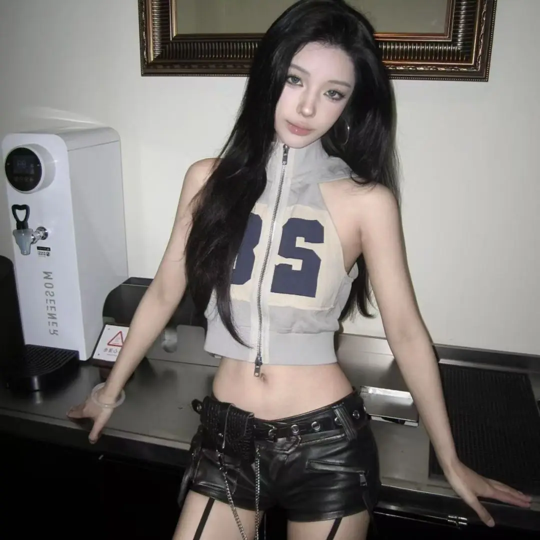 Wasteland Style Hooded Sleeveless Vest Women'S Summer New Punk Style Zipper Cardigan Slim Fit Sexy Short Top
Wasteland Style Hooded Sleeveless Vest Women'S Summer New Punk Style Zipper Cardigan Slim Fit Sexy Short Top