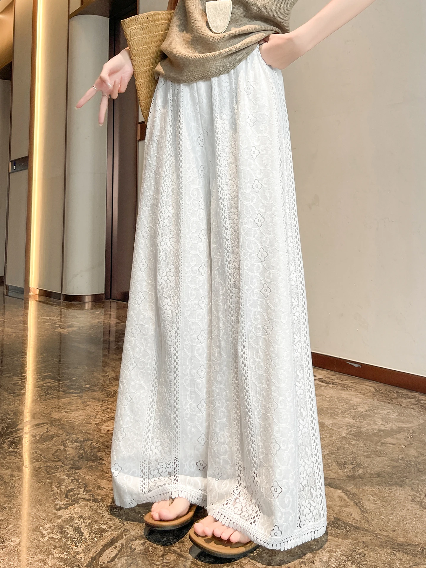 Lightweight Breathable Lace Trim Wide Leg Pants Ice Silk Hollow out Design Summer Commute Style Casual Straight Leg Trousers
Lightweight Breathable Lace Trim Wide Leg Pants Ice Silk Hollow out Design Summer Commute Style Casual Straight Leg Trousers