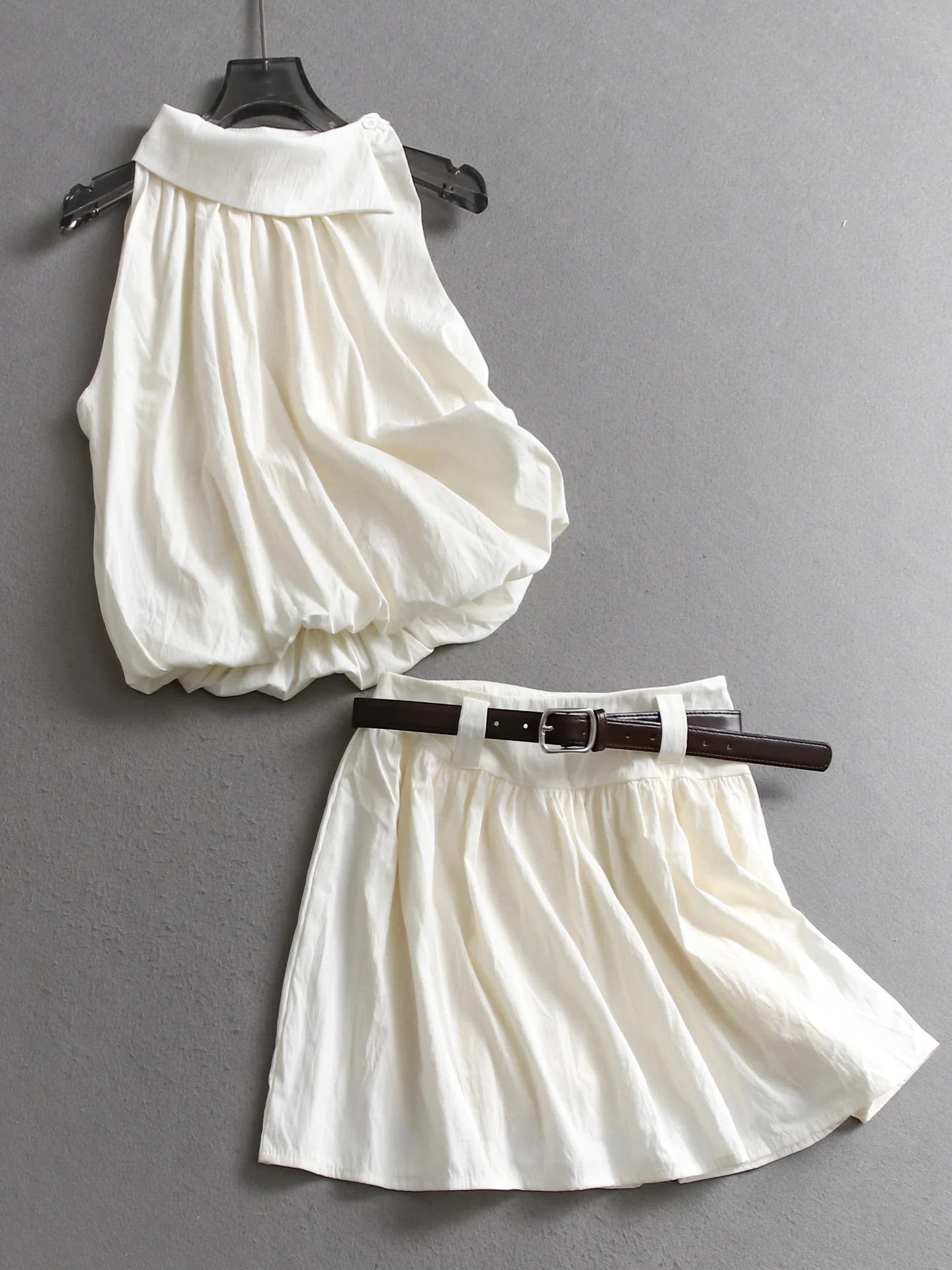 Women's Fashion Short Sleeveless Neck Hanging Vest Set Polyester Material Two-Piece Suit Summer Collection C778
Women's Fashion Short Sleeveless Neck Hanging Vest Set Polyester Material Two-Piece Suit Summer Collection C778