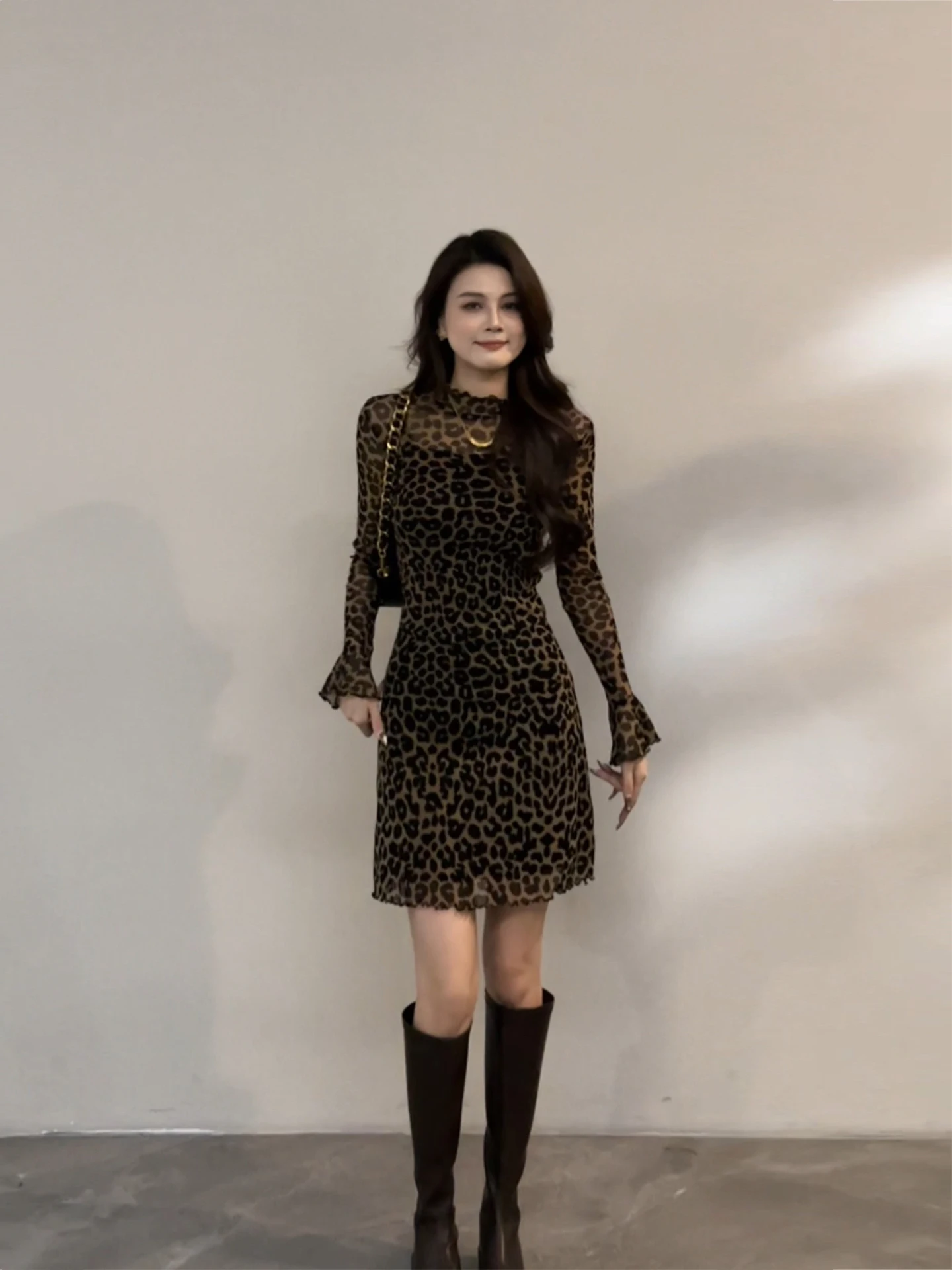 Модный сексуальный леопардовый принт Dr воротник-стойка утягивающая юбка женская одежда длинная юбка трапециевидной формы из нейлоновой ткани све
Модный сексуальный леопардовый принт Dr воротник-стойка утягивающая юбка женская одежда длинная юбка трапециевидной формы из нейлоновой ткани све