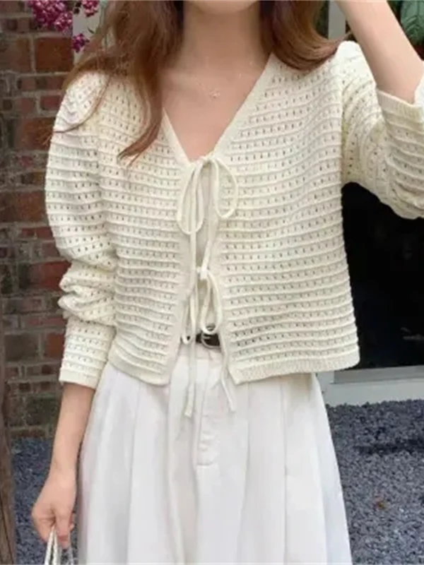 Elegant Korean Style Women's Knitted Top Hollow out Belted Thin Unique Fashionable V-Neck Short Sleeve Polyester Fiber
Elegant Korean Style Women's Knitted Top Hollow out Belted Thin Unique Fashionable V-Neck Short Sleeve Polyester Fiber