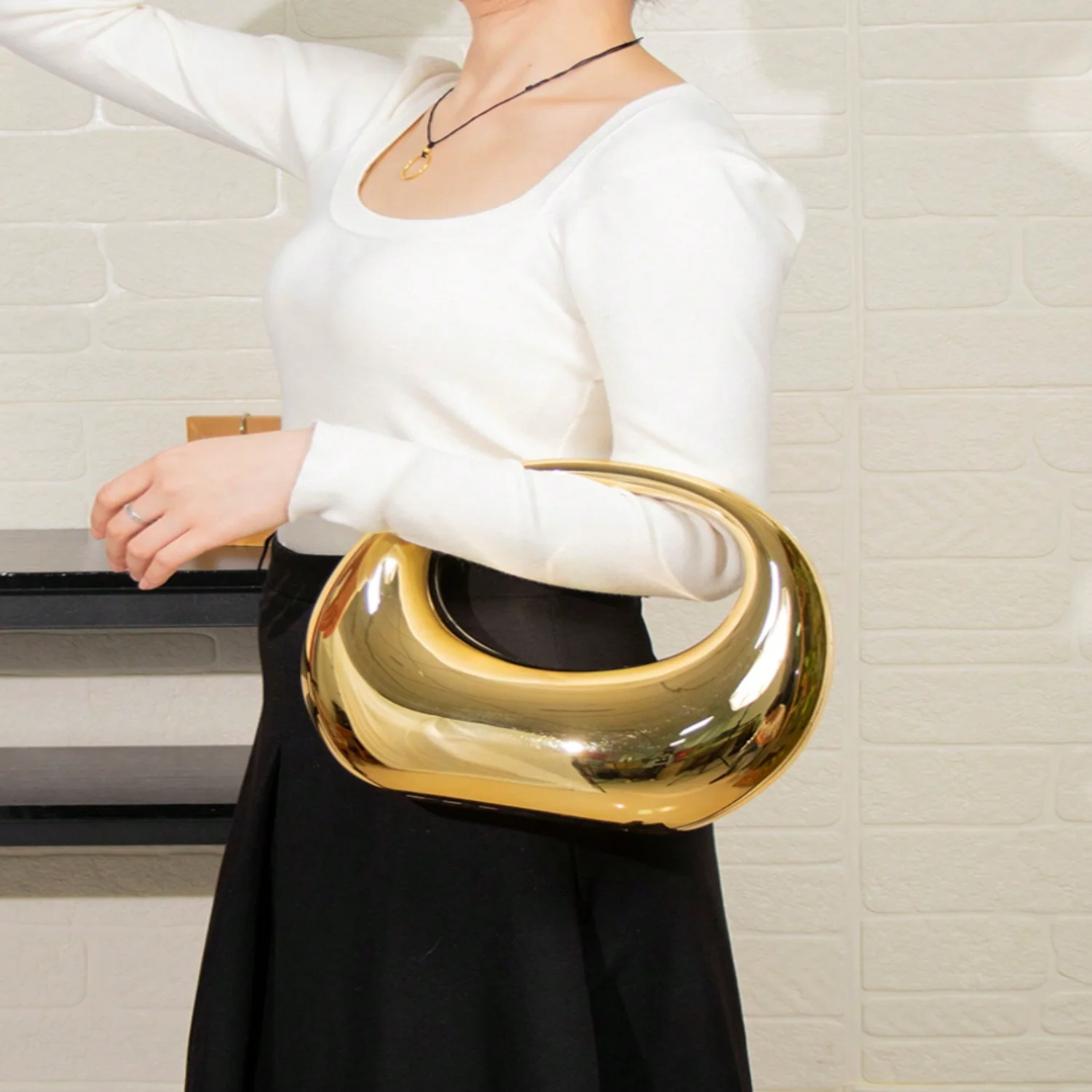 Fashionable Metal Color Evening Bag With Circular & Crescent Patterns, Single Shoulder, Crossbody Chain Strap, Handbag, Multi-Us
Fashionable Metal Color Evening Bag With Circular & Crescent Patterns, Single Shoulder, Crossbody Chain Strap, Handbag, Multi-Us