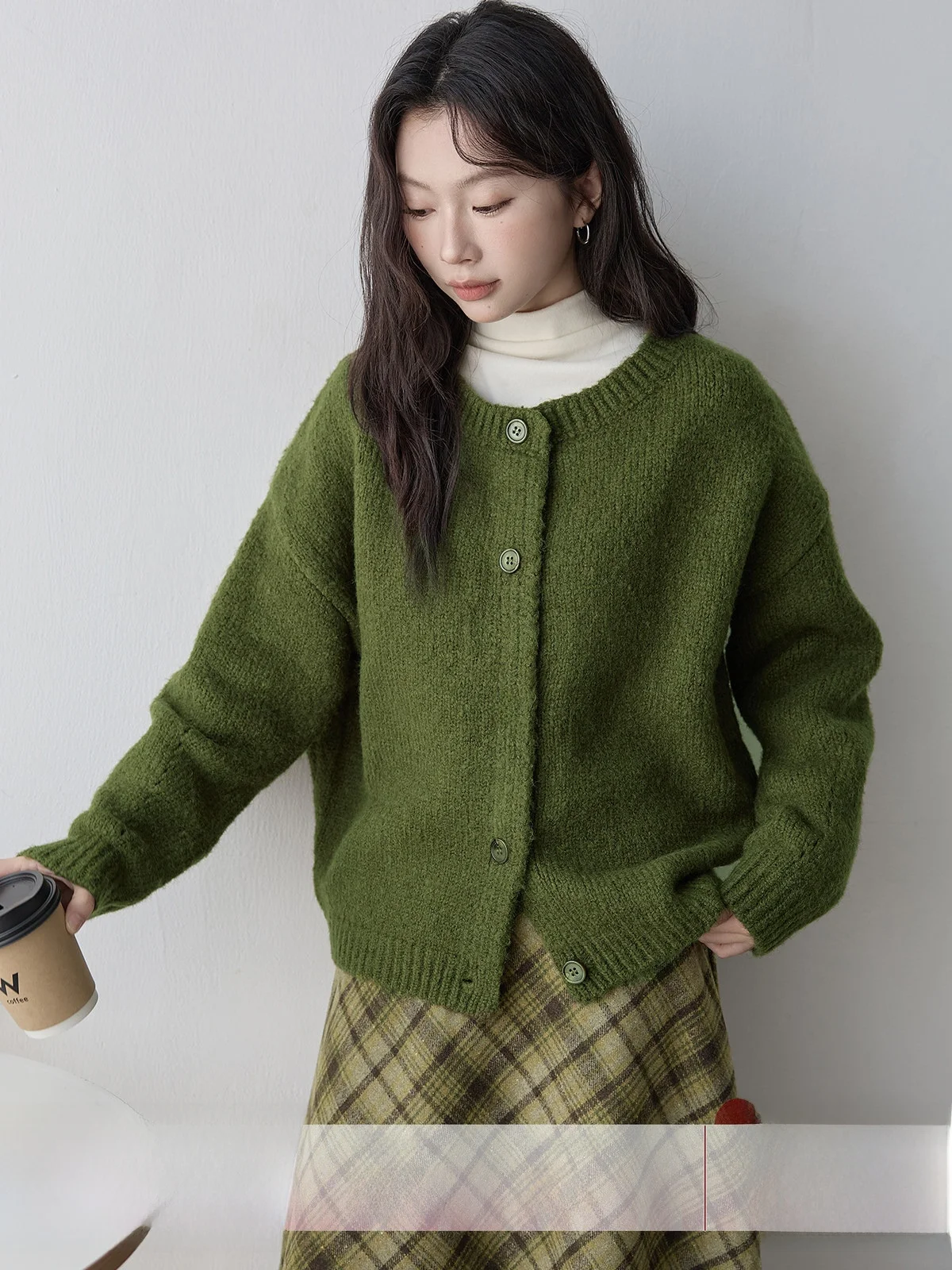 Elegant Green Knitted Sweater round Neck Women's Fashion Spring New Style Slimming Cardigan Commute Style Loose Fit Long Sleeve
Elegant Green Knitted Sweater round Neck Women's Fashion Spring New Style Slimming Cardigan Commute Style Loose Fit Long Sleeve