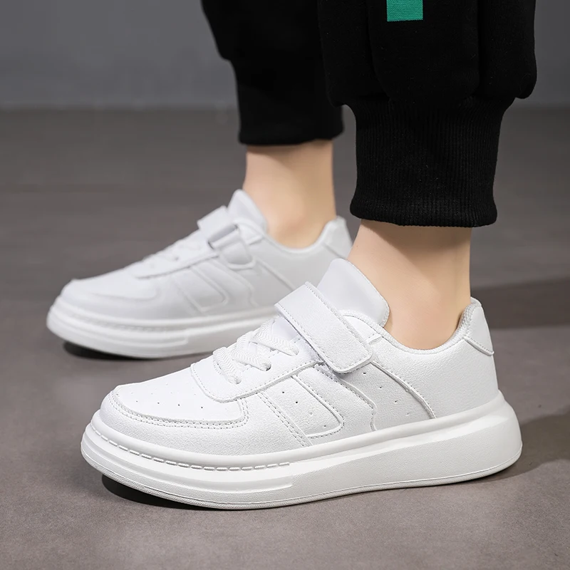 Новые детские кроссовки для мальчиков, повседневная обувь, черные кожаные студенческие прогулочные туфли на плоской подошве, нескользящая легкая спортивная теннисная обувь для девочек
Новые детские кроссовки для мальчиков, повседневная обувь, черные кожаные студенческие прогулочные туфли на плоской подошве, нескользящая легкая спортивная теннисная обувь для девочек