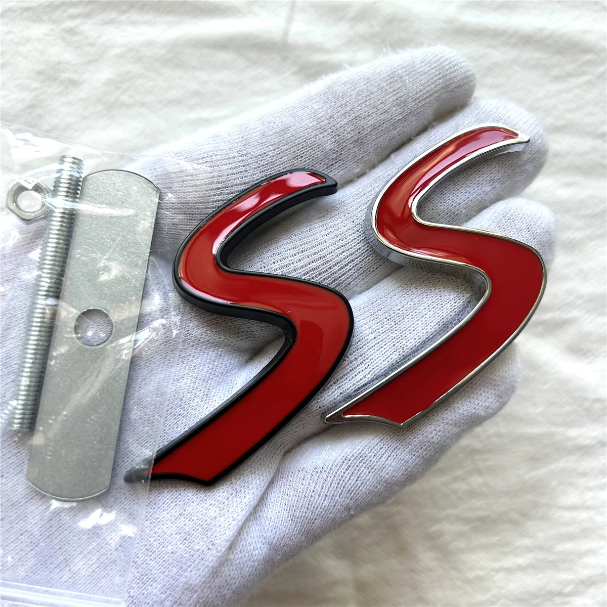 1pc metal S front grille middle mesh car logo suitable for body trunk tail side car sticker decal decorative accessories
1pc metal S front grille middle mesh car logo suitable for body trunk tail side car sticker decal decorative accessories