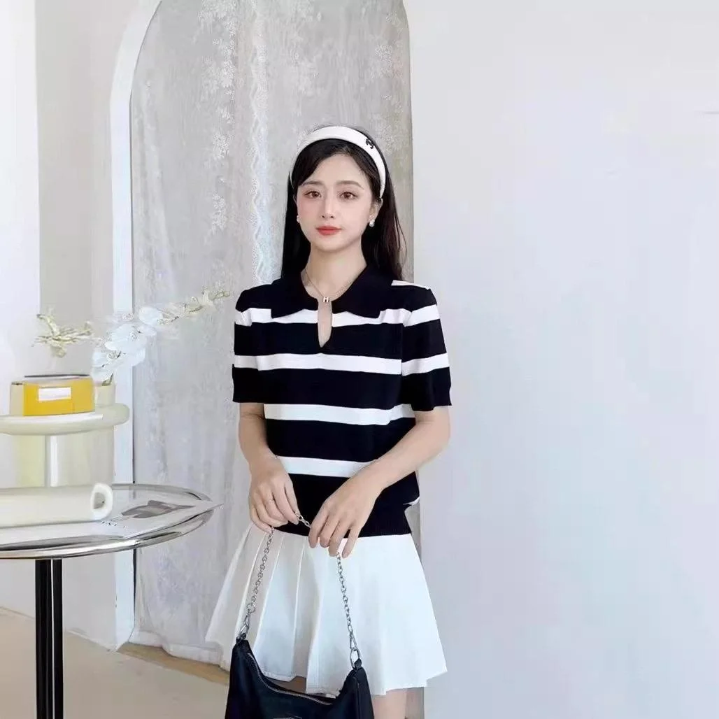 Summer New Knitted Stripe Hollow Ice Silk Short Sleeve Thin Design Sensation Small Audience Elegance Top Cotton Neck
Summer New Knitted Stripe Hollow Ice Silk Short Sleeve Thin Design Sensation Small Audience Elegance Top Cotton Neck