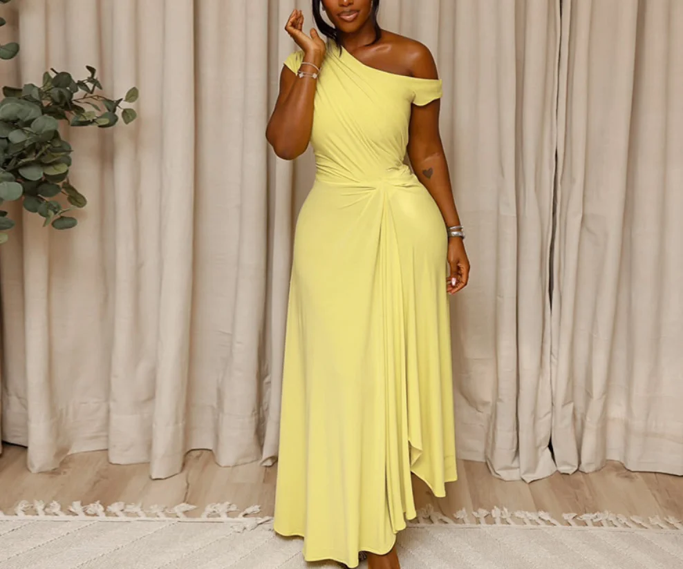 Temperament Women's Solid Color Design Pleated A-Line Skirt Slanted Collar One Shoulder Long Dress for Outdoor Wear
Temperament Women's Solid Color Design Pleated A-Line Skirt Slanted Collar One Shoulder Long Dress for Outdoor Wear