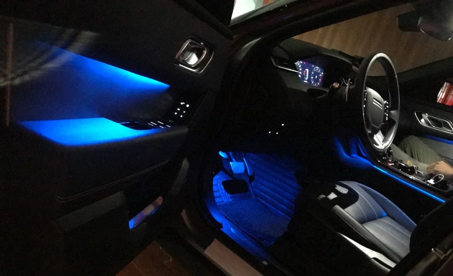 Intellegent Electric TailgateCar LED Ambient Light 10 Colors Car Decoration Ambient Lamp Fit For Land Rover Range Rover Velar 20
Intellegent Electric TailgateCar LED Ambient Light 10 Colors Car Decoration Ambient Lamp Fit For Land Rover Range Rover Velar 20