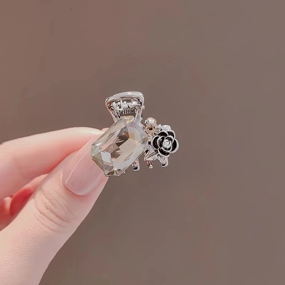 New Popular Hair Clips Women Girls Camellia Ponytail Hairpins Rhinestone Elegant Shining Hair Accessories Jewelry
New Popular Hair Clips Women Girls Camellia Ponytail Hairpins Rhinestone Elegant Shining Hair Accessories Jewelry