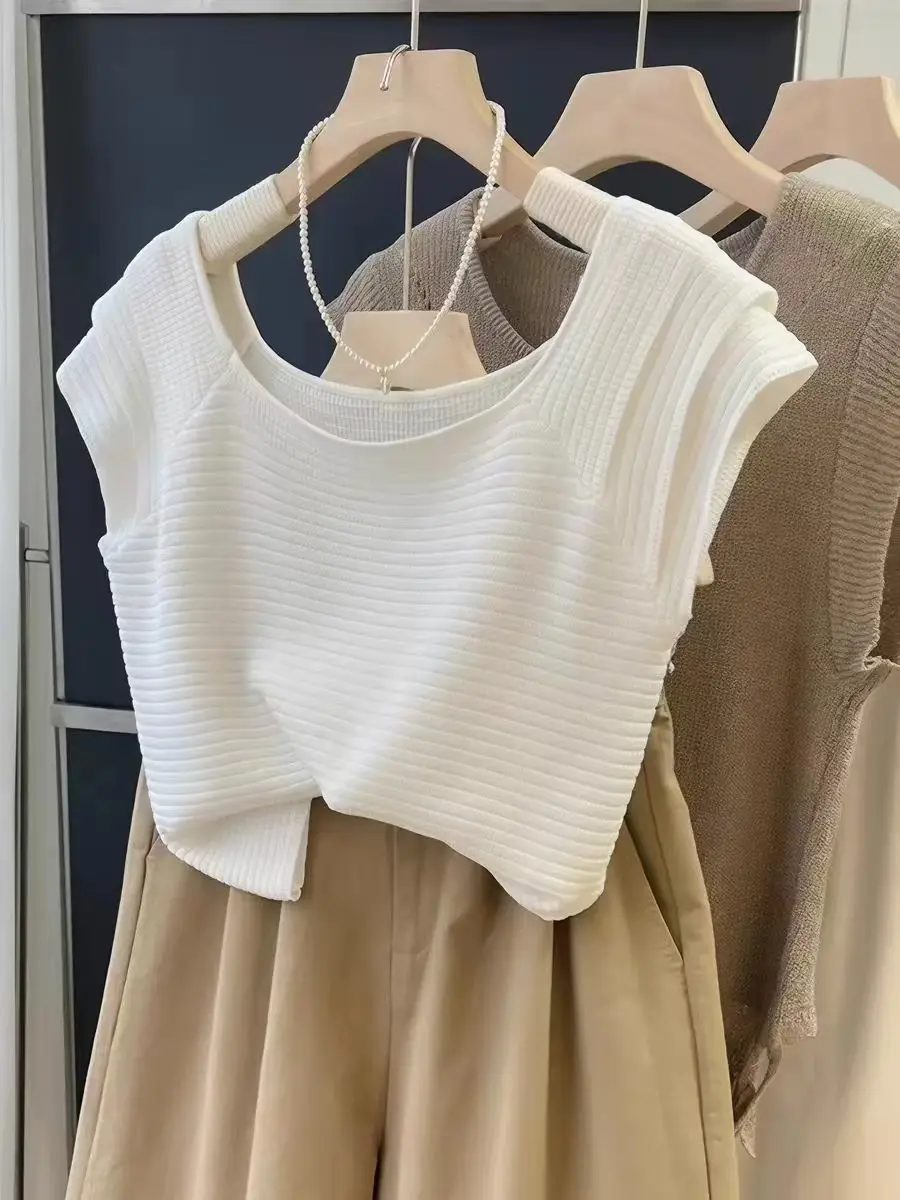 Elegant round Neck Ice Silk Thin Knitted Top Women's Summer Design Short Sleeve T-Shirt Loose Fit Soft Medium Gauge Knitwear
Elegant round Neck Ice Silk Thin Knitted Top Women's Summer Design Short Sleeve T-Shirt Loose Fit Soft Medium Gauge Knitwear