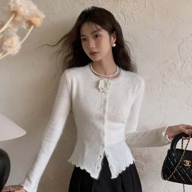 Knitted Cardigan 2024 New French Elegant Three-Dimensional Flower Slim Sweater Women Chic Versatile Top
Knitted Cardigan 2024 New French Elegant Three-Dimensional Flower Slim Sweater Women Chic Versatile Top