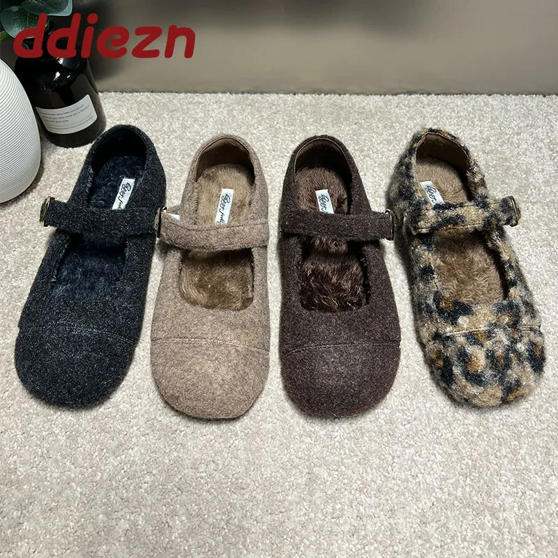 Новая новая обувь, модные плюшевые женские туфли Мэри Джейн на плоской подошве, теплые женские туфли на плоской подошве с пряжкой и ремешком, женские туфли на плоской подошве с меховой обувью
Новая новая обувь, модные плюшевые женские туфли Мэри Джейн на плоской подошве, теплые женские туфли на плоской подошве с пряжкой и ремешком, женские туфли на плоской подошве с меховой обувью