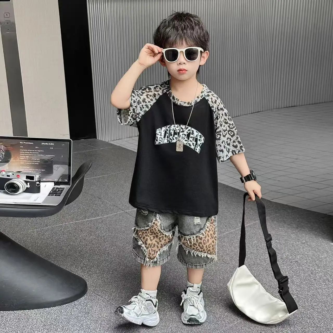Children's Summer Set 2026 New Boy's Outfit Leopard Print Patchwork Short Sleeved Cotton T-shirt+ Shorts 2Pcs
Children's Summer Set 2026 New Boy's Outfit Leopard Print Patchwork Short Sleeved Cotton T-shirt+ Shorts 2Pcs