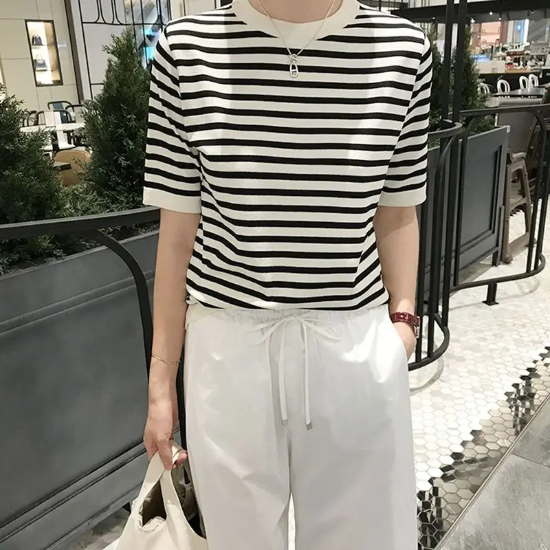 New Trend Short Sleeve Contrast Patchwork Ice Silk T Shirts Women Clothing Thin O-neck Elegant Tops Tees Vintage Fashion Summer
New Trend Short Sleeve Contrast Patchwork Ice Silk T Shirts Women Clothing Thin O-neck Elegant Tops Tees Vintage Fashion Summer