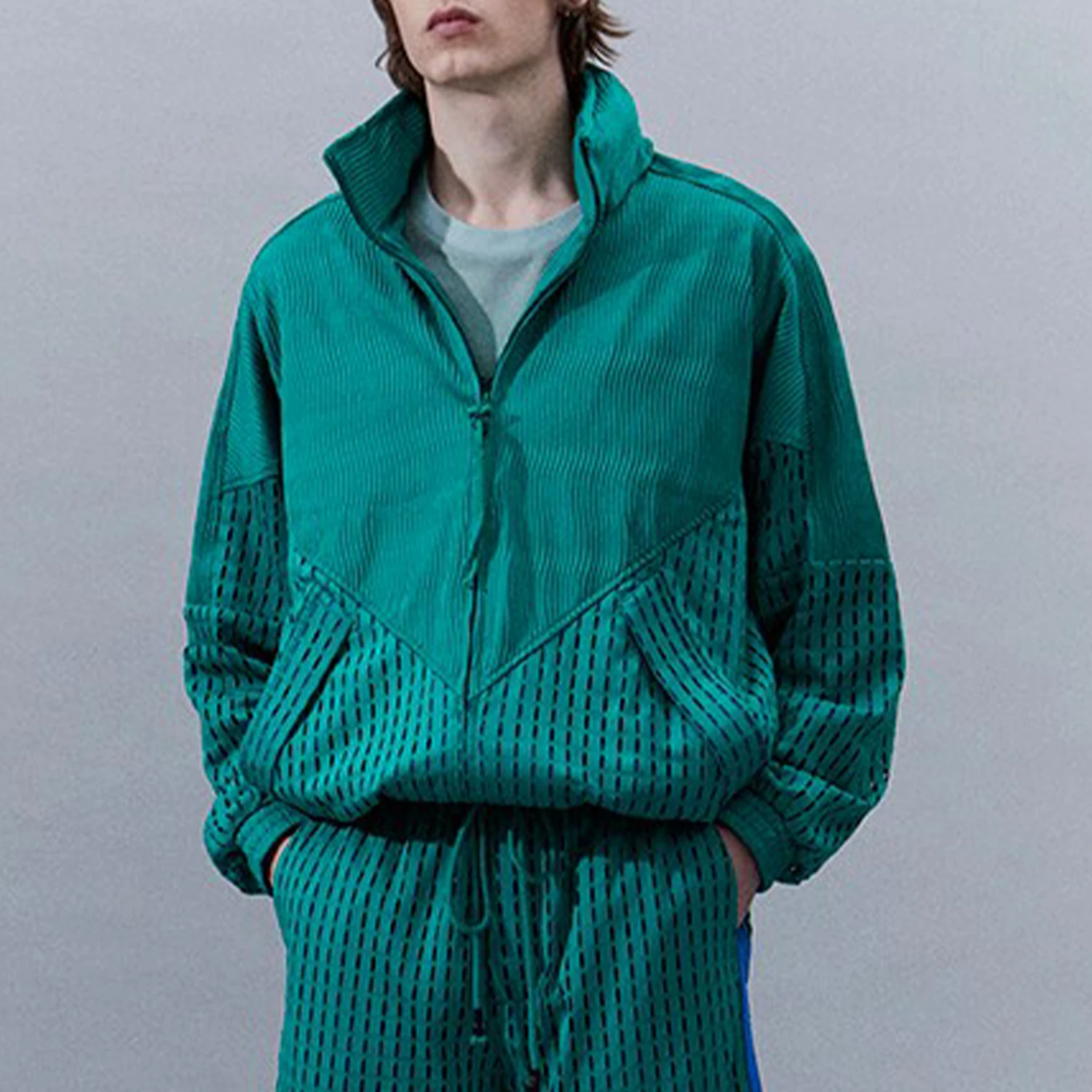 Adidas genuine clover unisex sports hooded jacket IK8647
Adidas genuine clover unisex sports hooded jacket IK8647