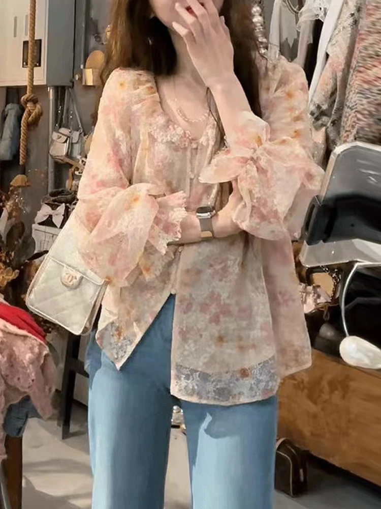 Lace Floral Trim Blouse Women's Spring New Fashion Loose Fit Long Sleeve round Neck Micro Transparent Bell Sleeve Shirt Casua...
Lace Floral Trim Blouse Women's Spring New Fashion Loose Fit Long Sleeve round Neck Micro Transparent Bell Sleeve Shirt Casua...