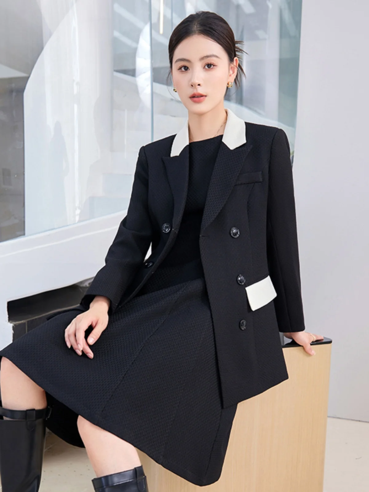 Black Double-Breasted Suit Jacket Women's 2023 Autumn Winter New Style Art Exam Goddess Style Korean Version Skirt Set Trendy
Black Double-Breasted Suit Jacket Women's 2023 Autumn Winter New Style Art Exam Goddess Style Korean Version Skirt Set Trendy