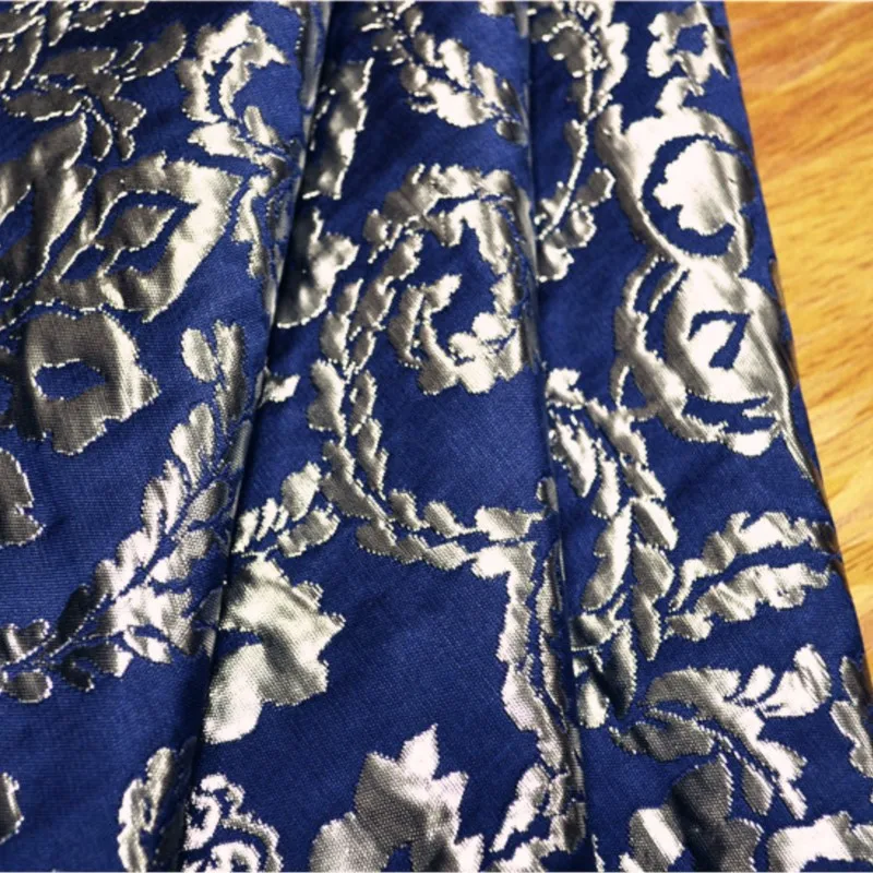 Deep blue silver shiny silk double-sided jacquard fashion fabric coat skirt cheongsam
Deep blue silver shiny silk double-sided jacquard fashion fabric coat skirt cheongsam