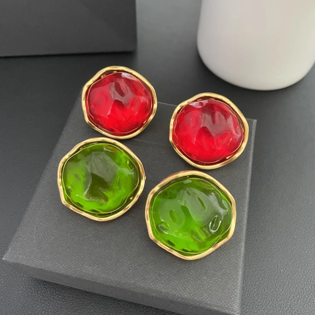 Vintage Famous Designer Brand Irregular Circular Green Red Earclip Earrings Woman Top Quality Luxury Jewelry
Vintage Famous Designer Brand Irregular Circular Green Red Earclip Earrings Woman Top Quality Luxury Jewelry
