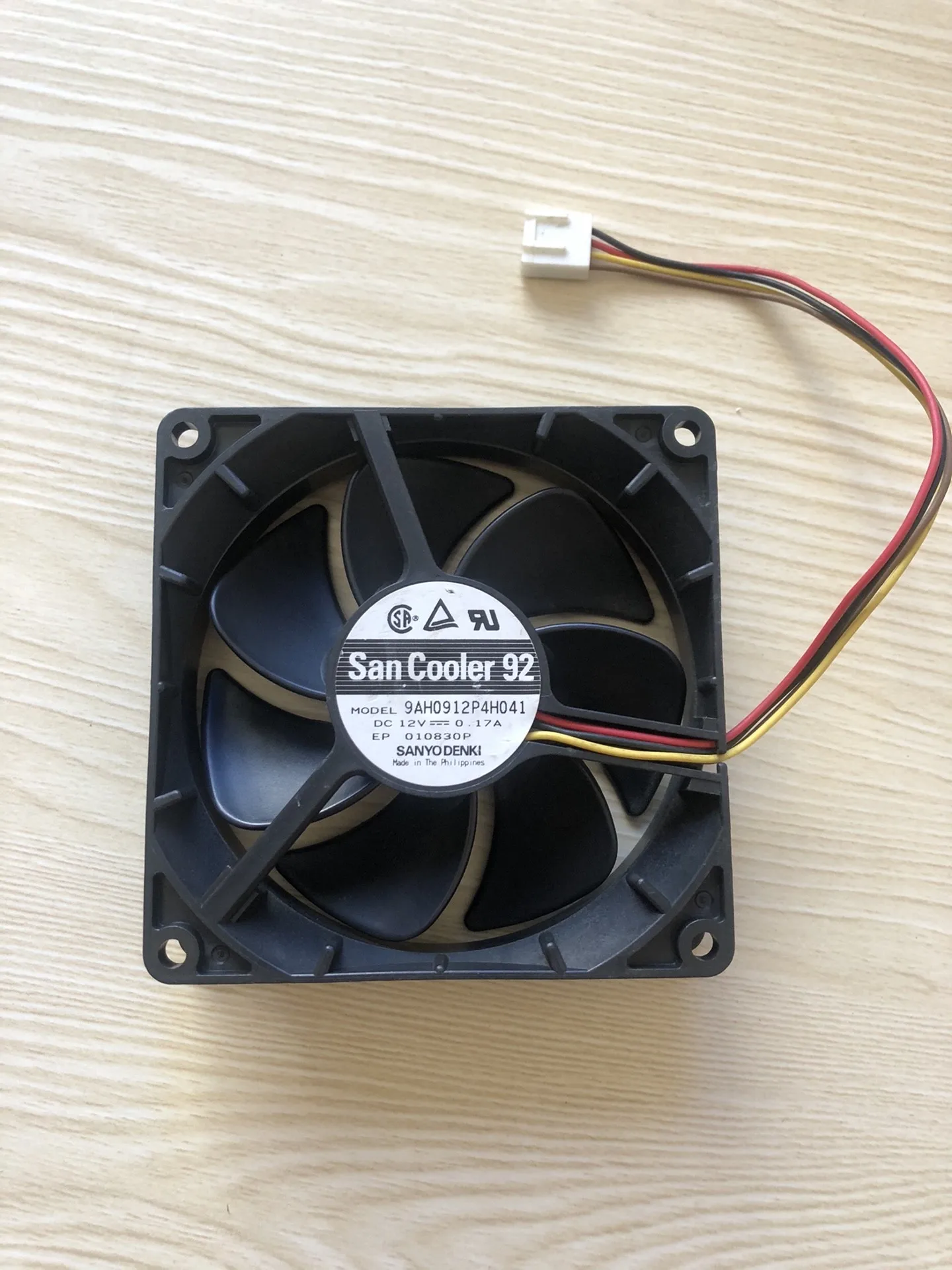 9AH0912P4H041 12В 0.17А 9025 PWM вентилятор охлаждения
9AH0912P4H041 12В 0.17А 9025 PWM вентилятор охлаждения