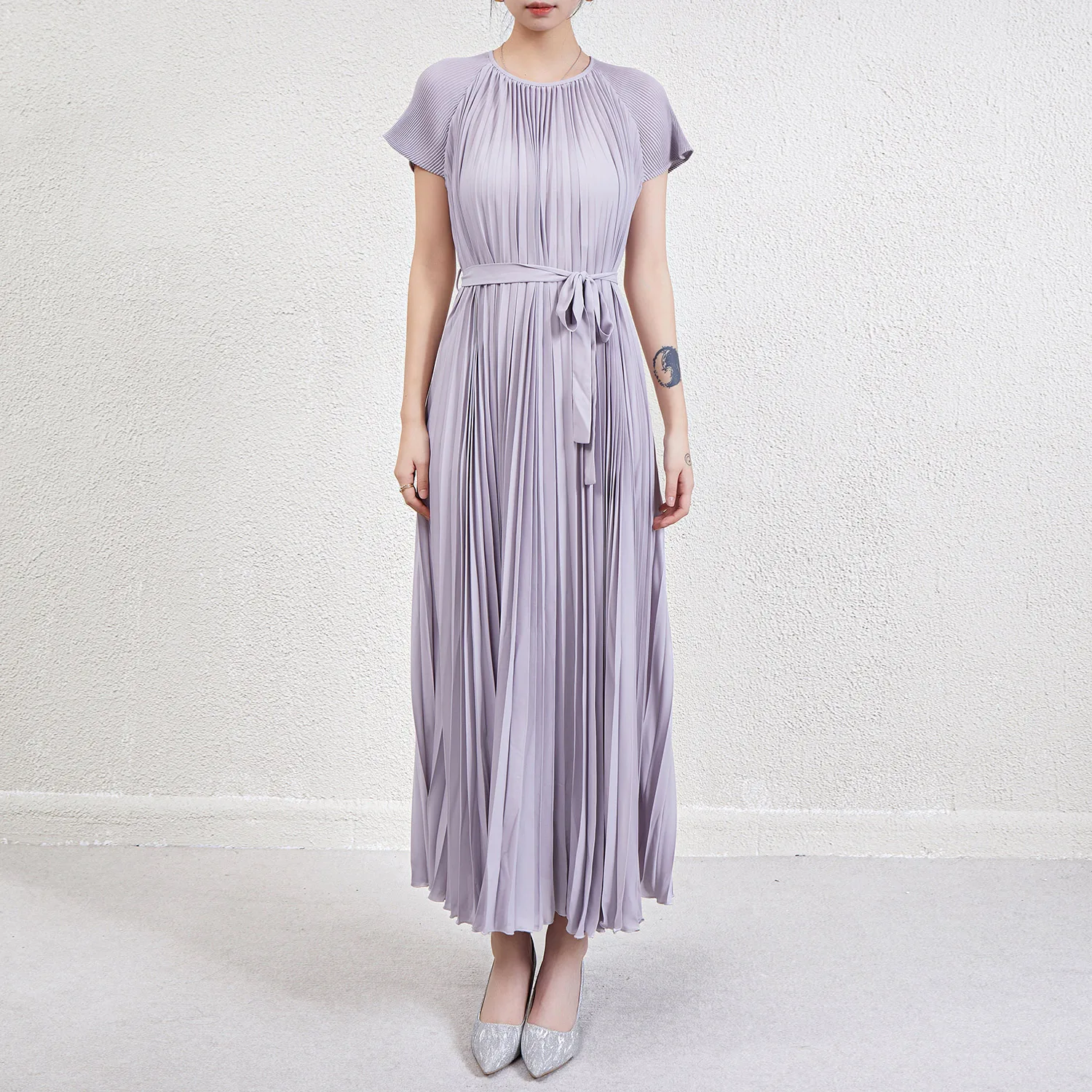 High Quality Miyake Pleated Women's Dress Round Neck Long Sleeve Belt Waist Solid Color Women's Casual Dress
High Quality Miyake Pleated Women's Dress Round Neck Long Sleeve Belt Waist Solid Color Women's Casual Dress