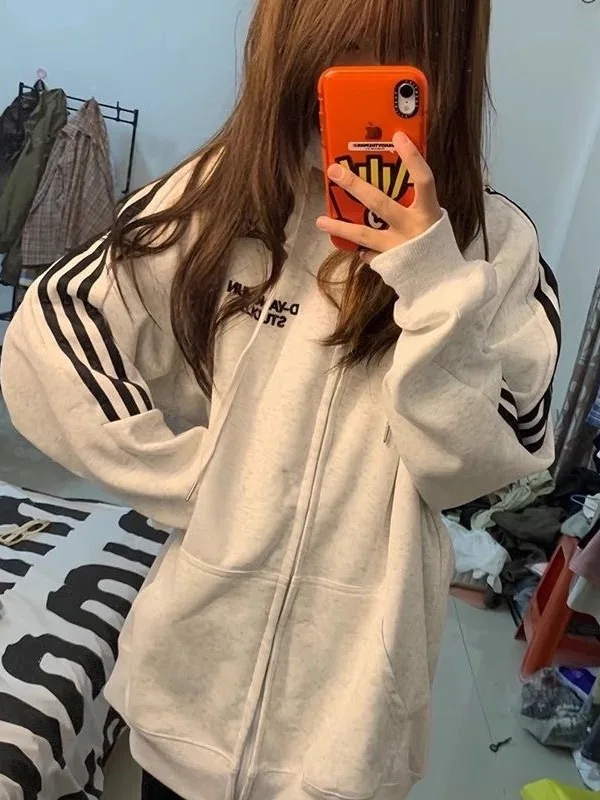 American Retro Sporty Hooded Zipper Cardigan Women's Autumn Winter Fleece Loose Striped Jacket Design Sense Outerwear
American Retro Sporty Hooded Zipper Cardigan Women's Autumn Winter Fleece Loose Striped Jacket Design Sense Outerwear