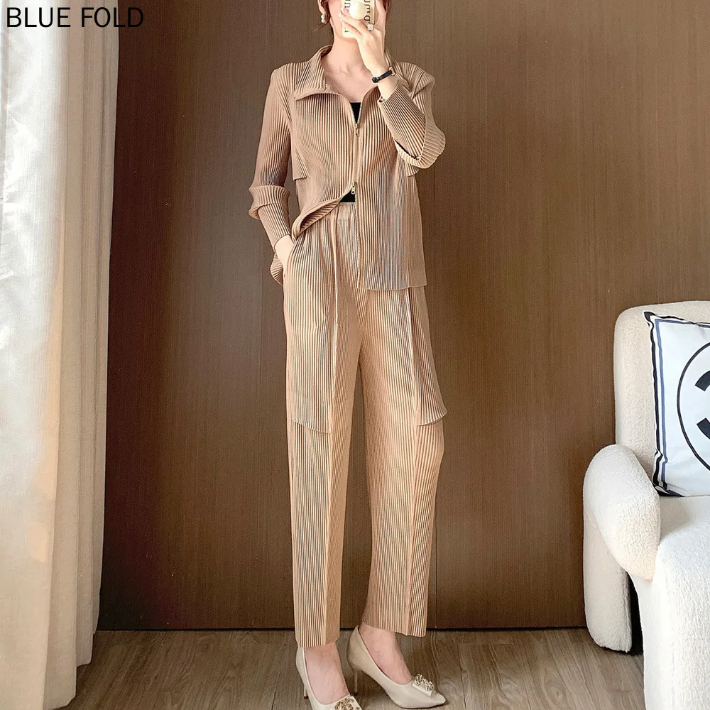 MIYAKE PLEATS Autumn and Winter Suits Southern Women's Maillard Wear Zipper Cardigan Top Pleated Pants Two-piece Set 2 Piece Set
MIYAKE PLEATS Autumn and Winter Suits Southern Women's Maillard Wear Zipper Cardigan Top Pleated Pants Two-piece Set 2 Piece Set